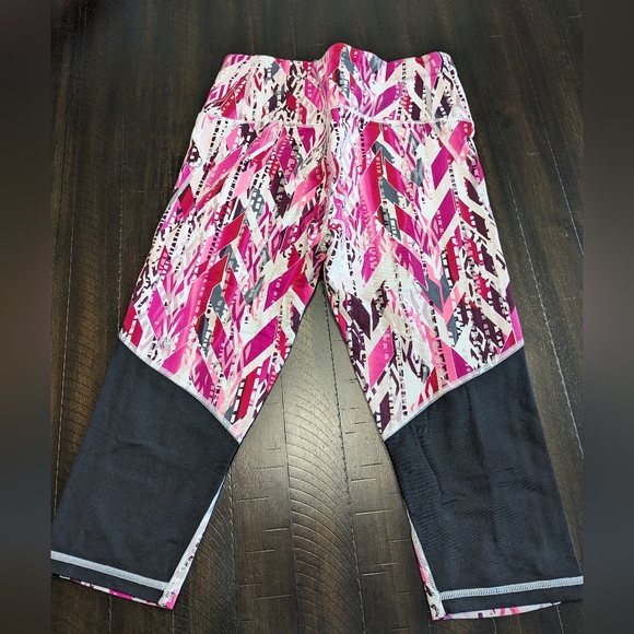 Victoria Secret Sport capris size small - Picture 5 of 8